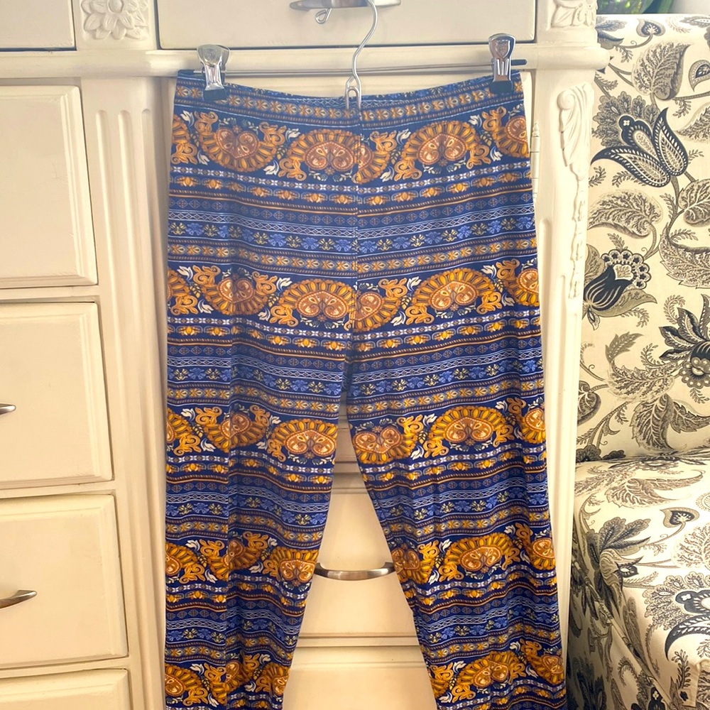 Super soft fun patterned leggings!